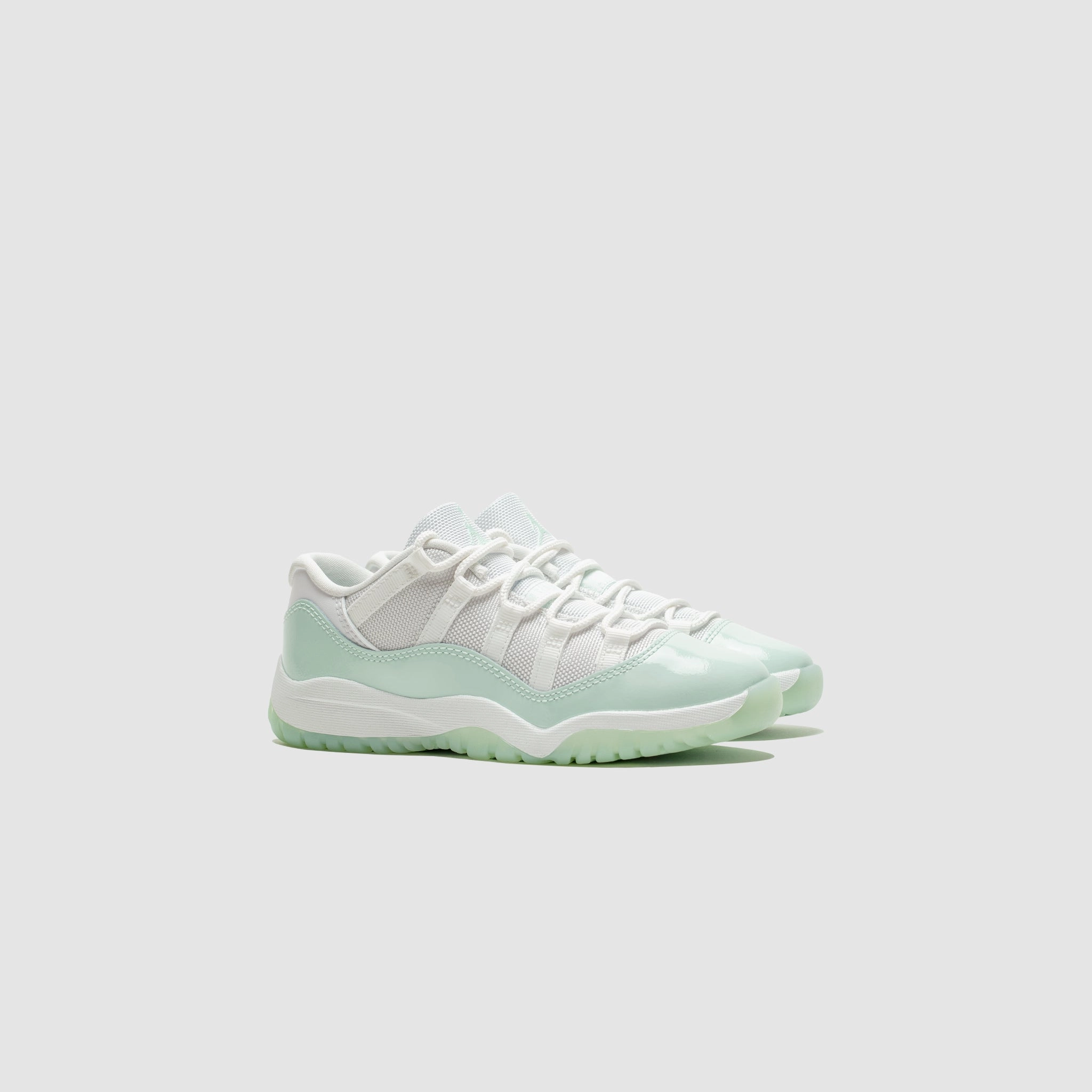 AIR JORDAN 11 RETRO LOW (PS) "IGLOO"
