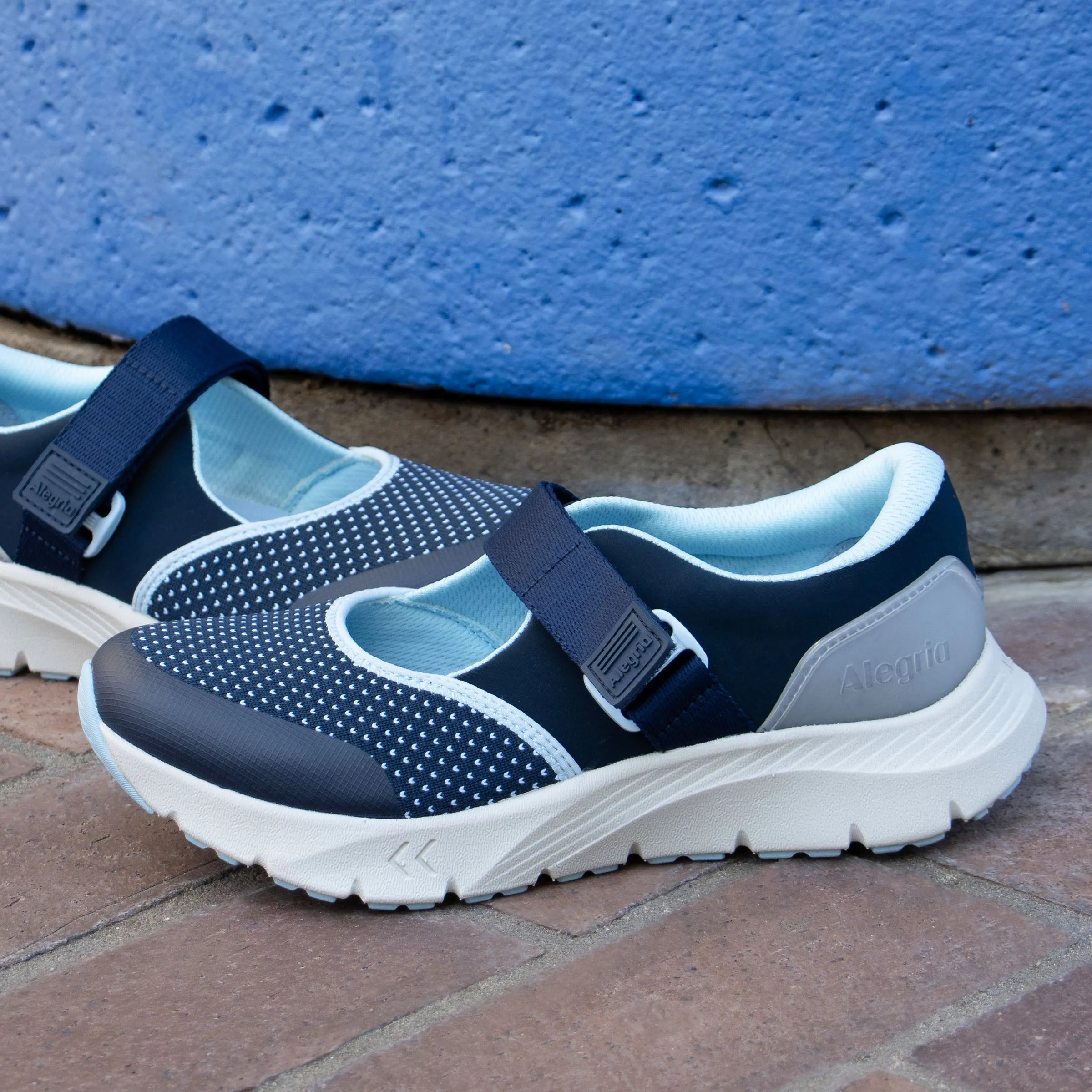 Atlis Blue Ice Shoe