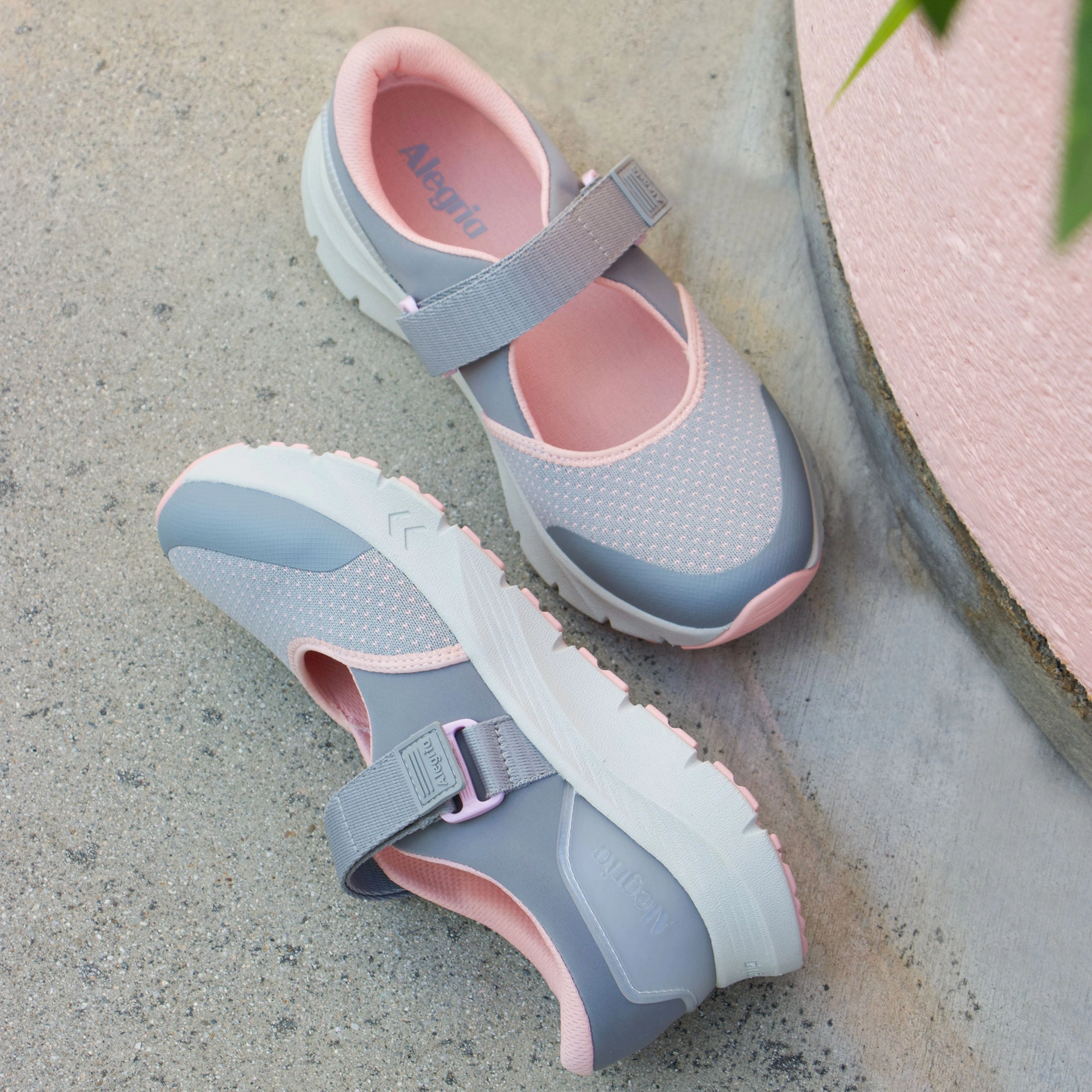 Atlis Frosting Shoe