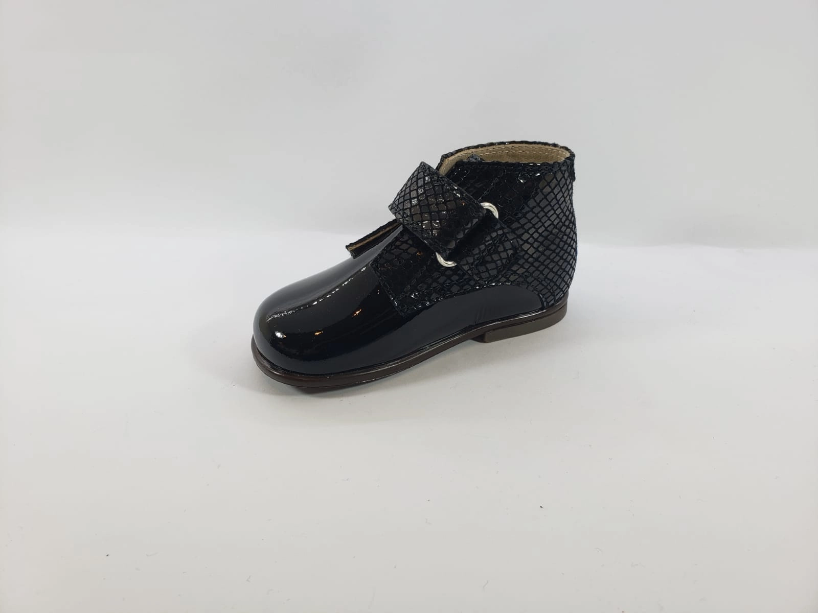 Beberlis Black Patent Baby Velcro Design Booties