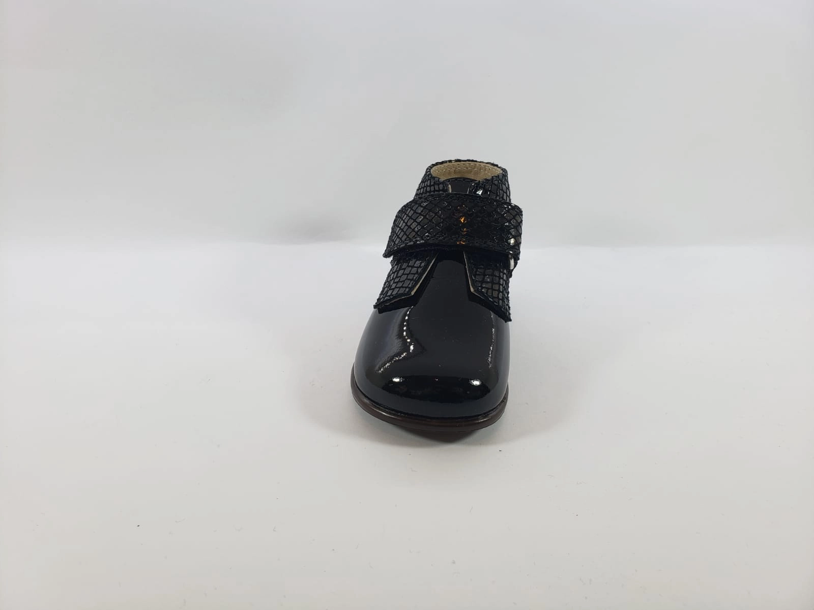 Beberlis Black Patent Baby Velcro Design Booties