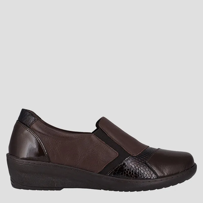 CP461 - CHOCOLATE PATENT FLATS