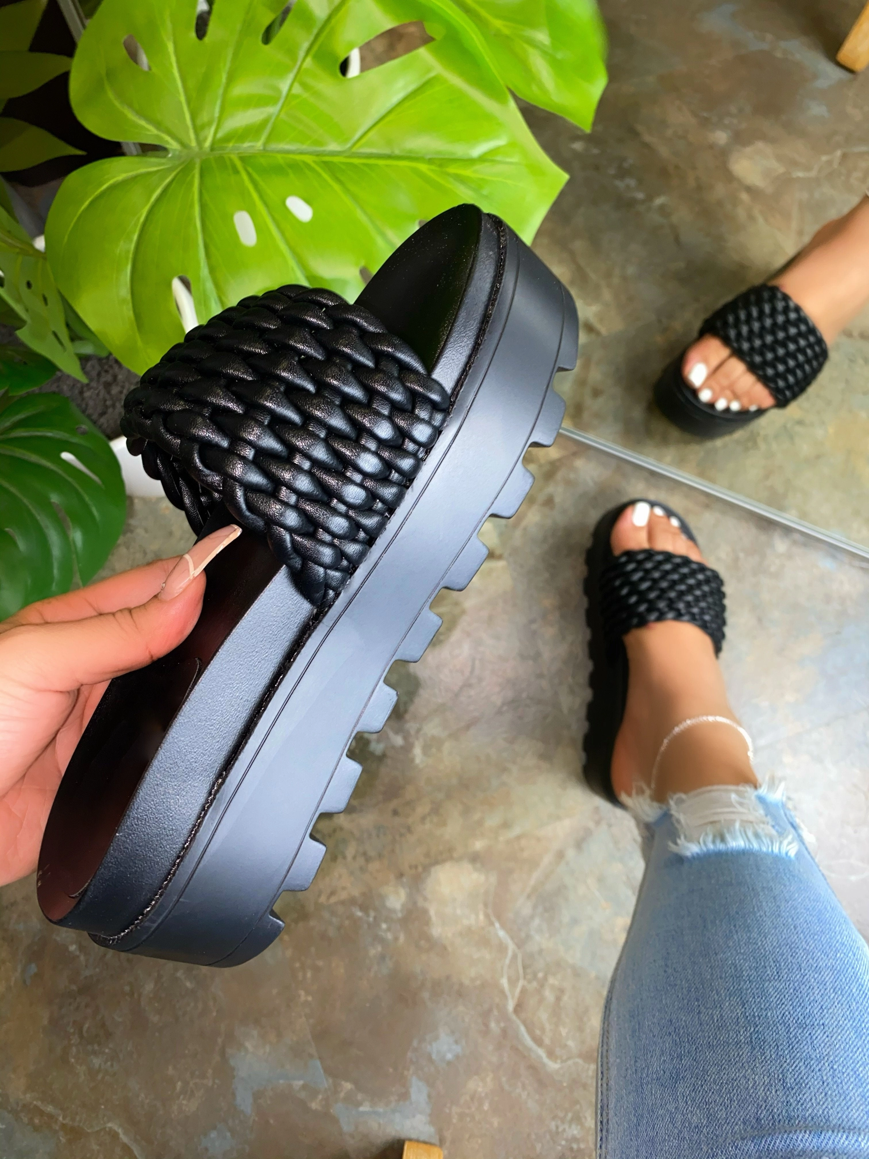 Erianne Sandals - Black