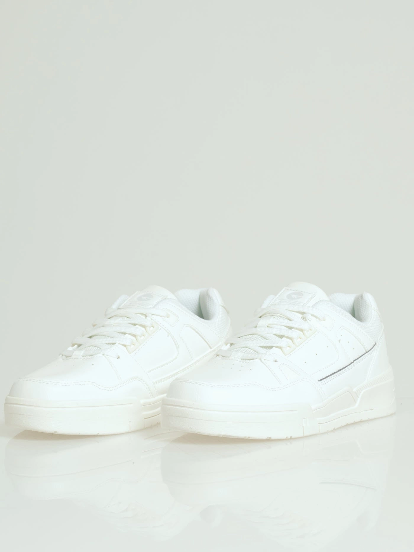 Freeline Sneaker - White