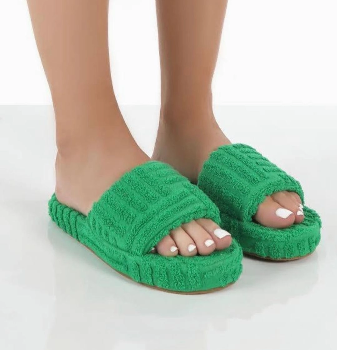 Giavana Slides- Green