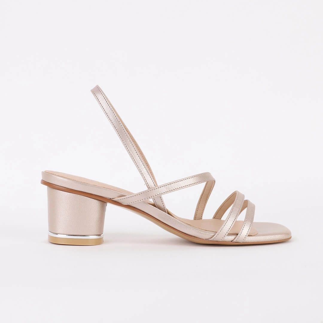 NIKI - beach sandals
