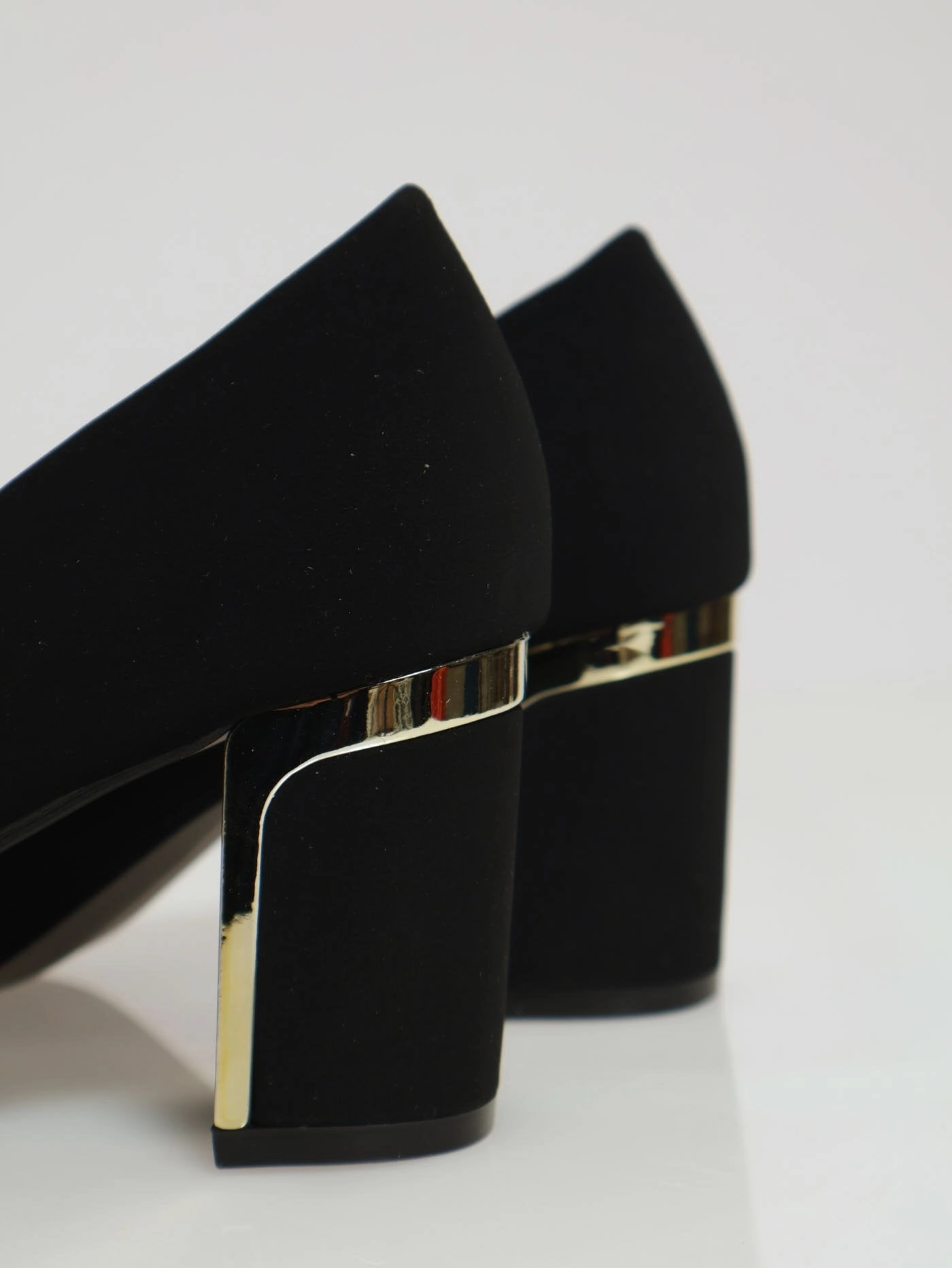 Pointy Trim BlockHeel - Black