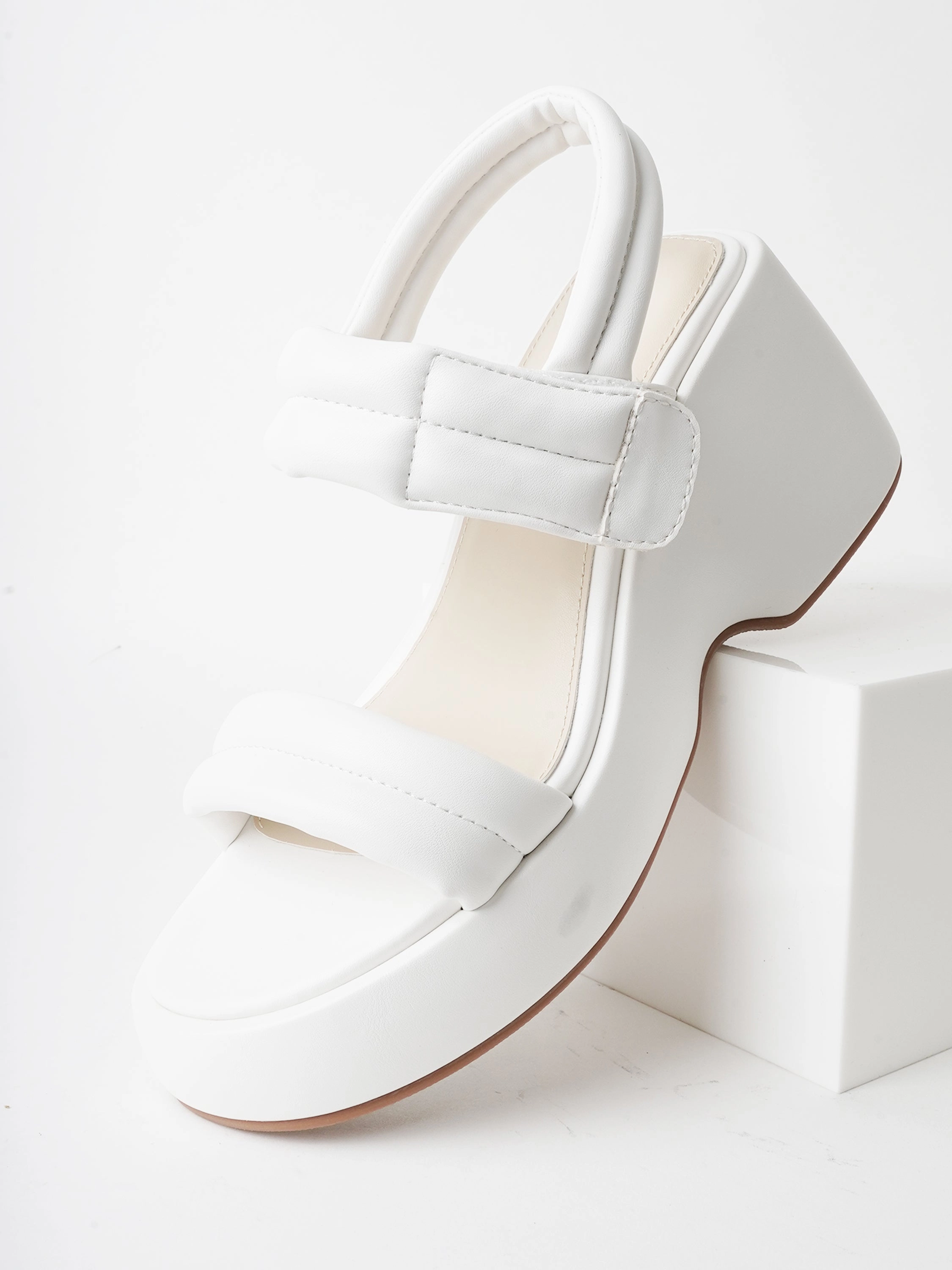 Rayanne | White