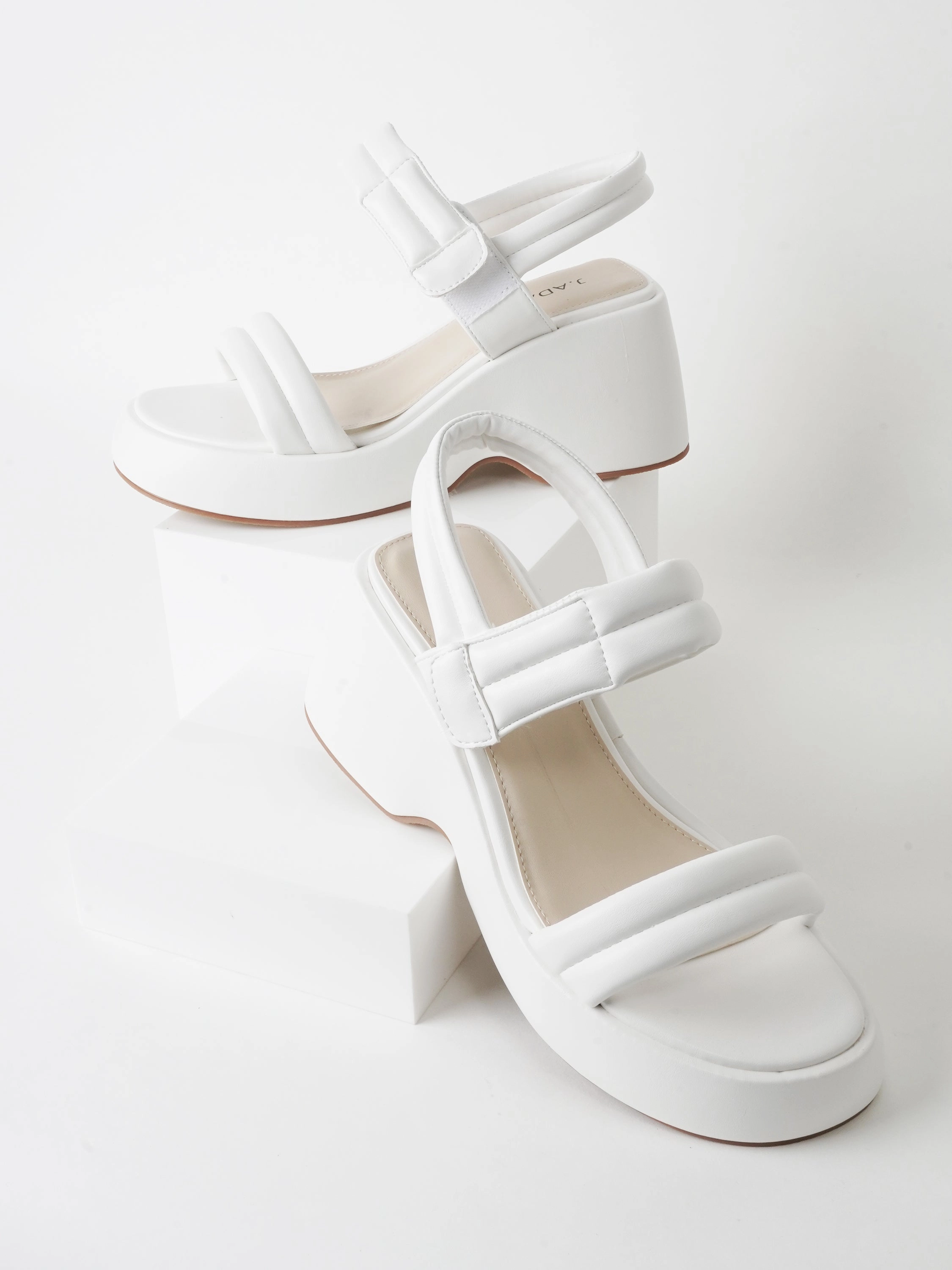 Rayanne | White
