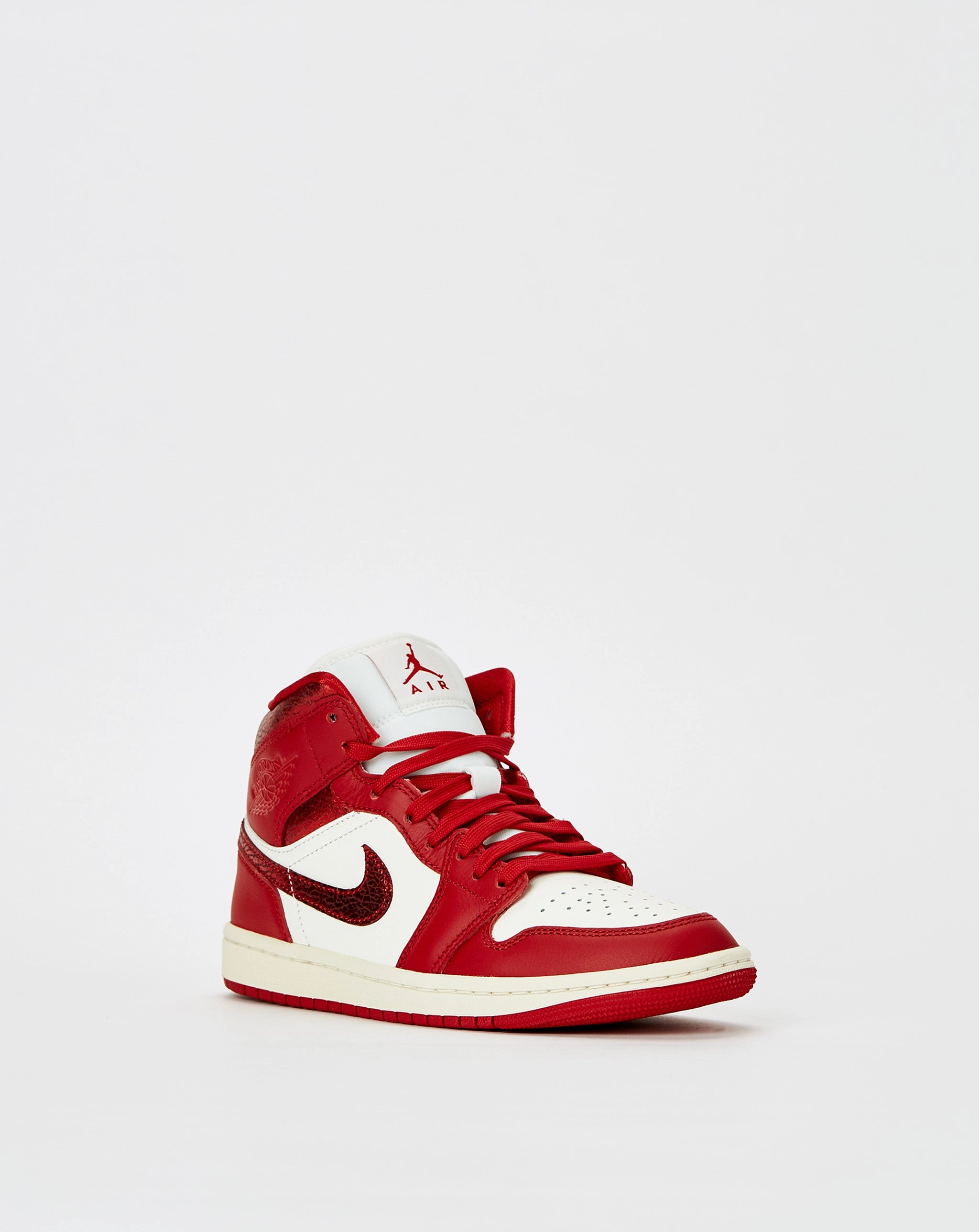 Shoes Air Jordan Women's Air Jordan 1 Mid SE