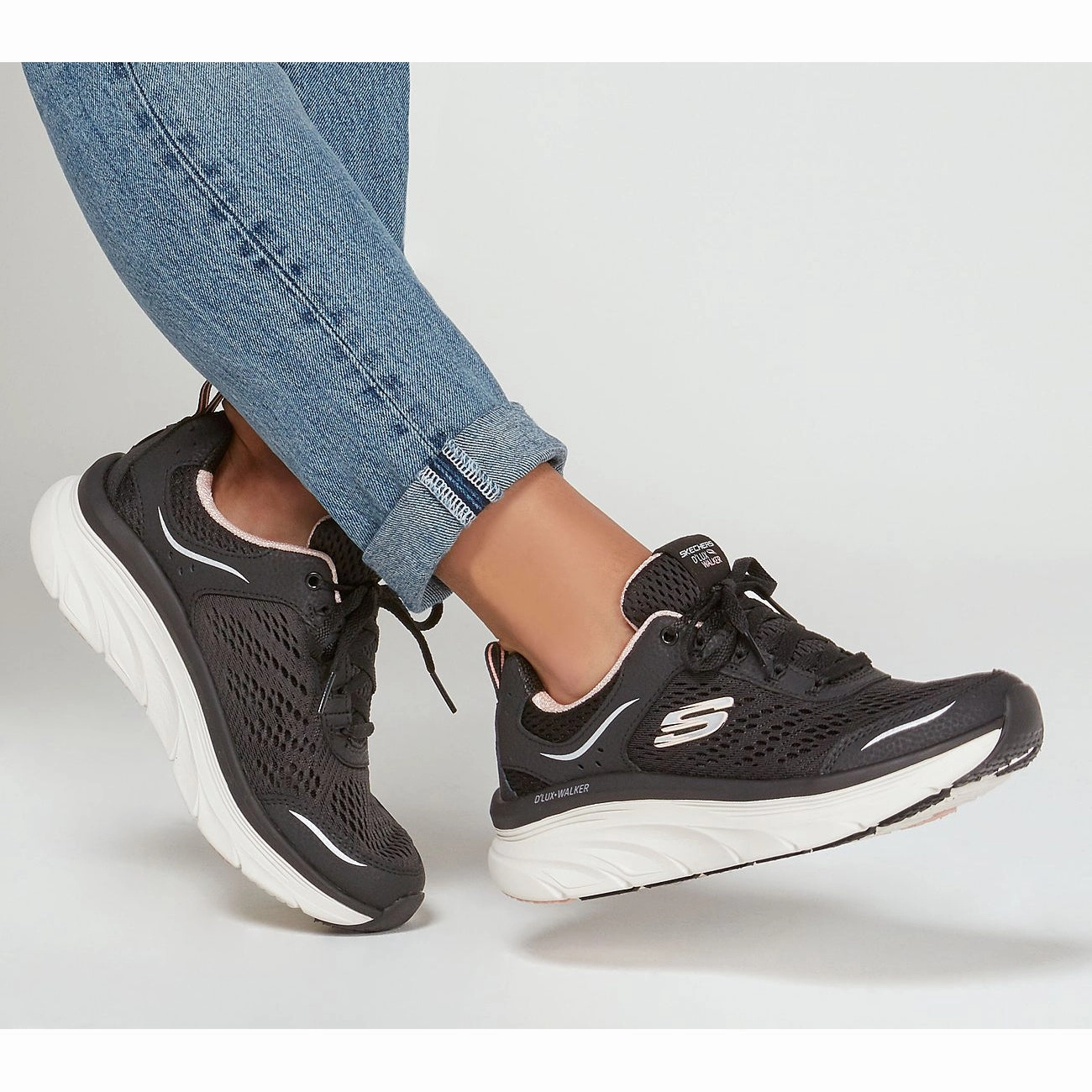 Skechers Relaxed Fit: DLux Walker  Infinite Motion Trainers