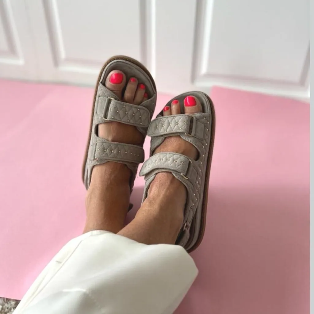 STUDS ON SUEDE - BEIGE