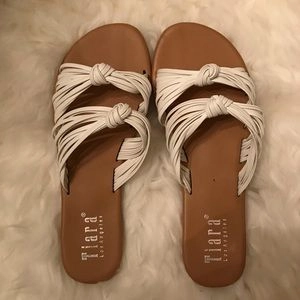 Vanessa Sandals- White