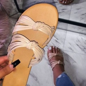 Vanessa Sandals- White