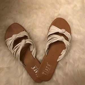 Vanessa Sandals- White